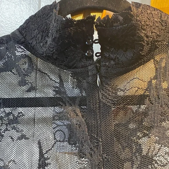 Elegant Strapless Black Dress with Lace Overlay - Picture 7 of 12